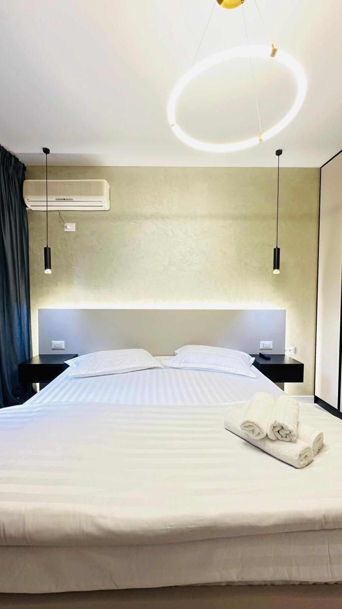 Luxurious Central Stay - Self Check-In Тирана Екстериор снимка