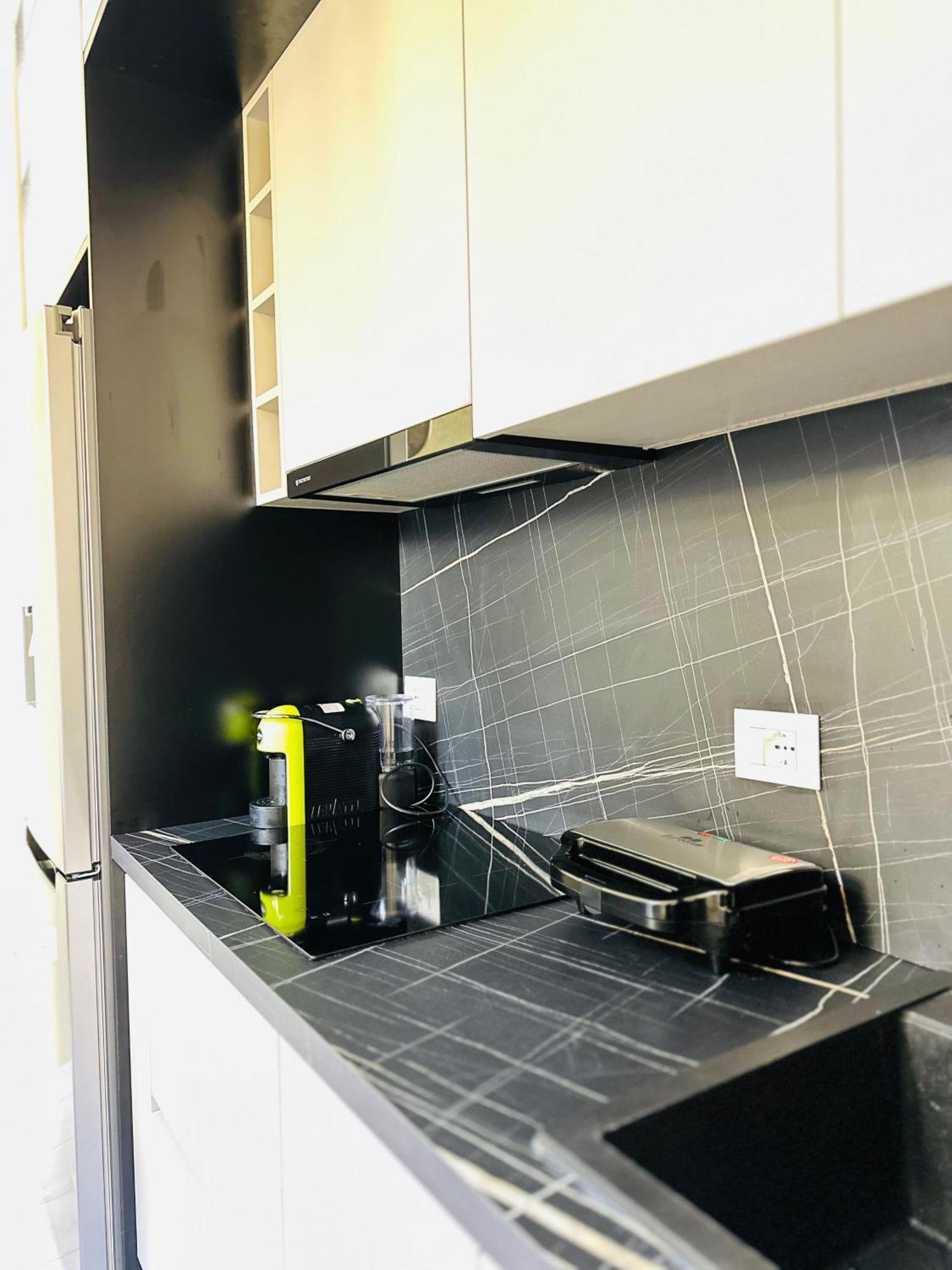 Luxurious Central Stay - Self Check-In Тирана Екстериор снимка