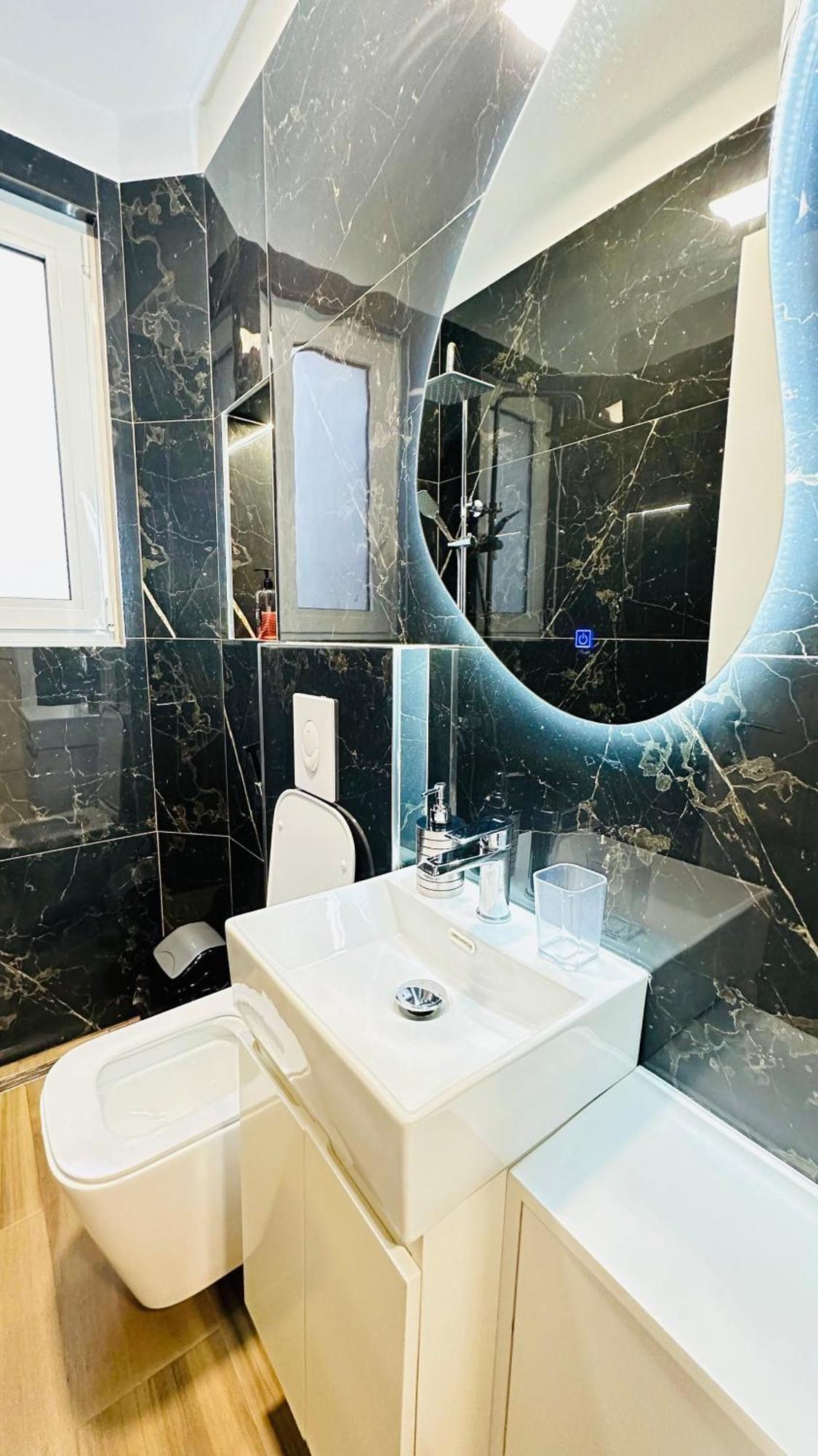 Luxurious Central Stay - Self Check-In Тирана Екстериор снимка