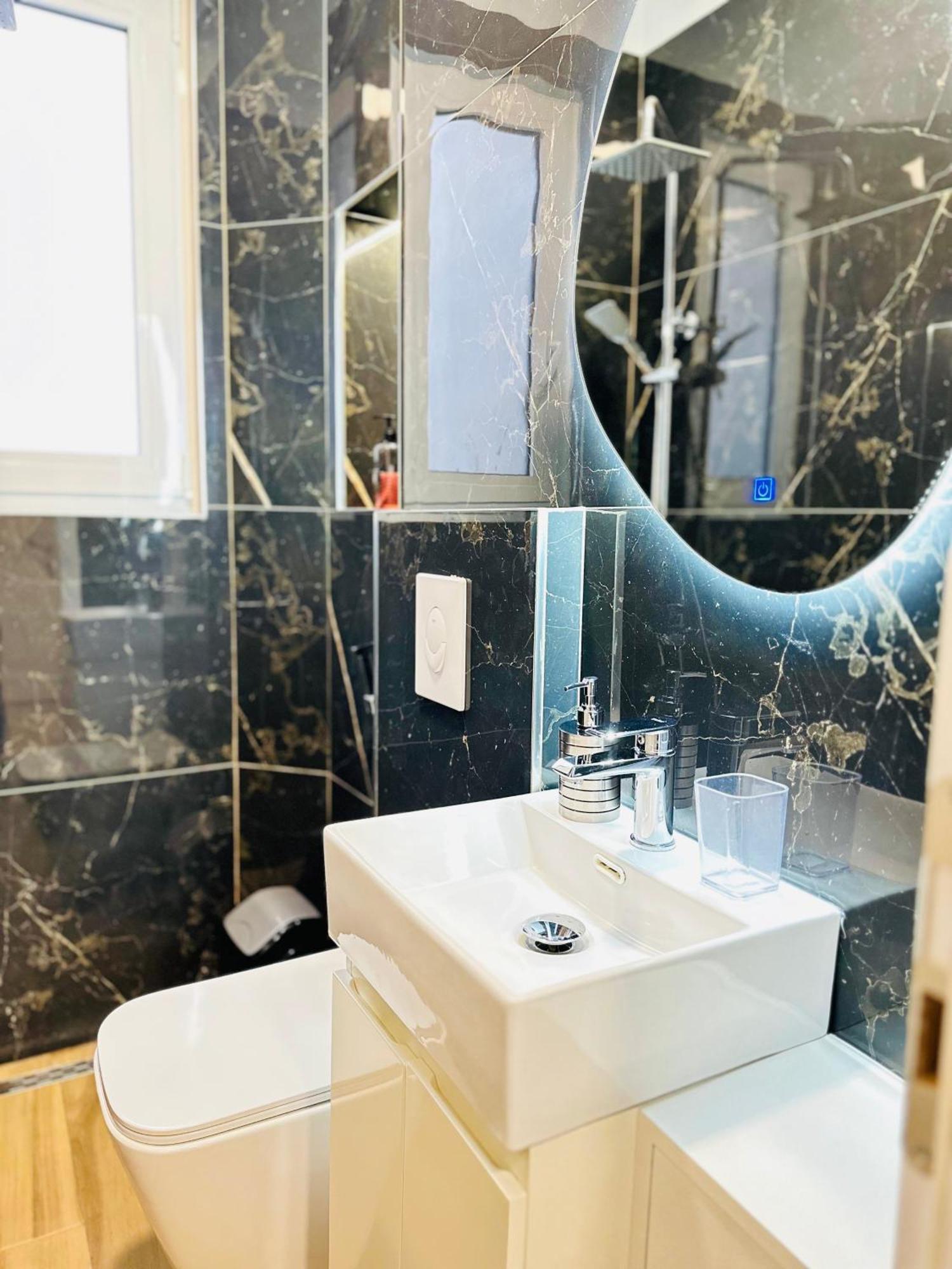 Luxurious Central Stay - Self Check-In Тирана Екстериор снимка